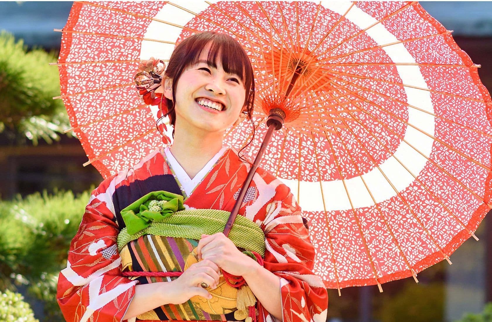 満面の笑顔で賓日館(成人式前撮り)