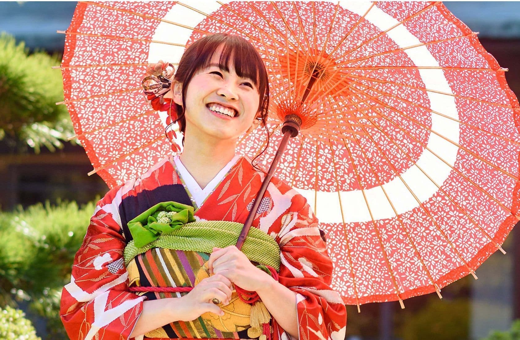 満面の笑顔で賓日館(成人式前撮り)